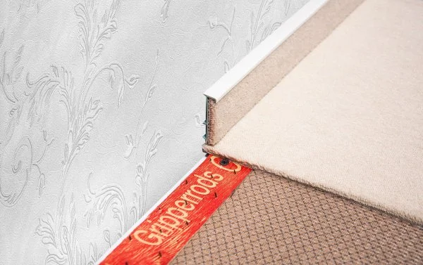 Плинтус для ковролина Korner Listwa 100 Белый 2,5м (50мм) в Стерлитамаке