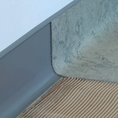 Коннелюрный односоставной плинтус Bonkeel Prof Серый (95х2700мм) в Стерлитамаке