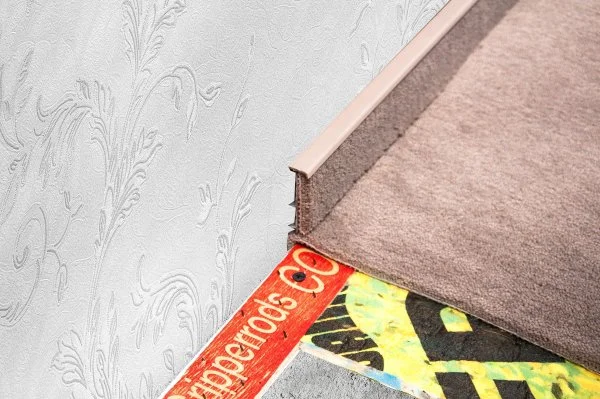 Плинтус для ковролина Korner Listwa 102 Беж 2,5м (50мм) в Стерлитамаке