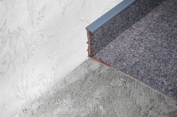 Плинтус для ковролина Korner Listwa 108 Графит 2,5м (50мм) в Стерлитамаке